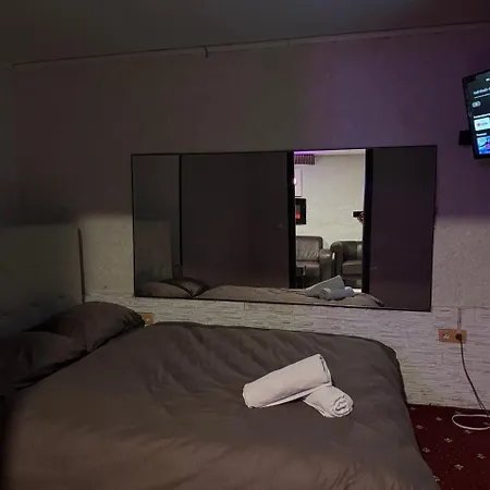 Apartment Secret Yard *